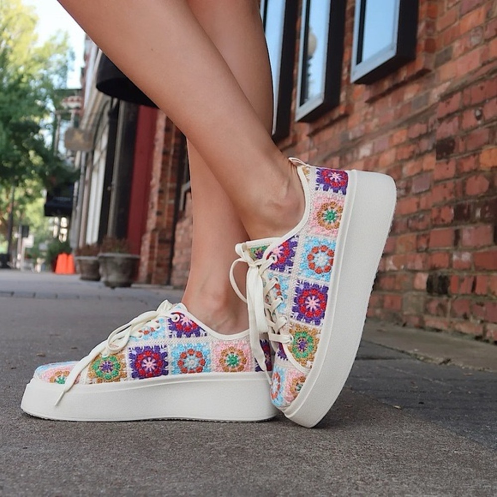 Dirty Laundry DL 1990 Colorful Crochet Platform Sneakers size 8.5